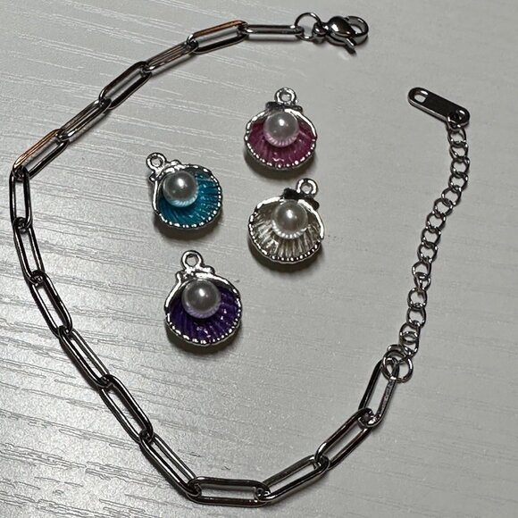 Charm Bracelet with Shell/Pearl Charms-NEW - Picture 1 of 3